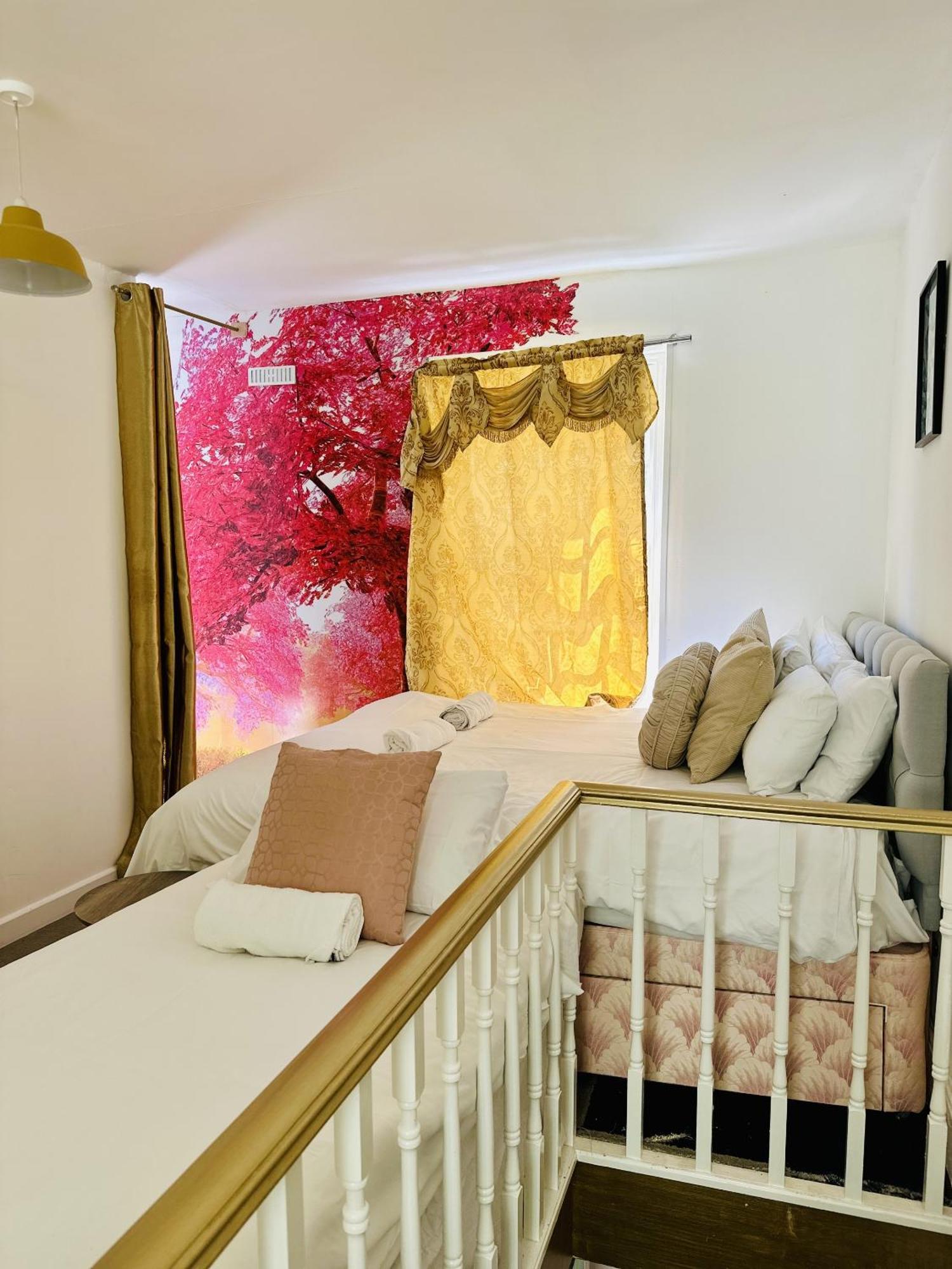 Seafront Party Houses For Hens, Stags & Groups Brighton Номер фото